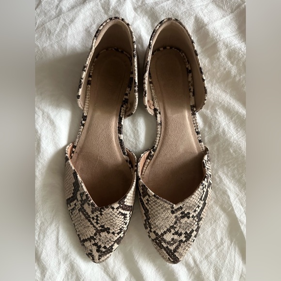 Old Navy Snakeskin Flats - Picture 1 of 2